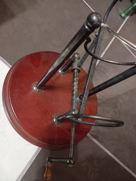 Suport pentru sticla  de vin reglabil