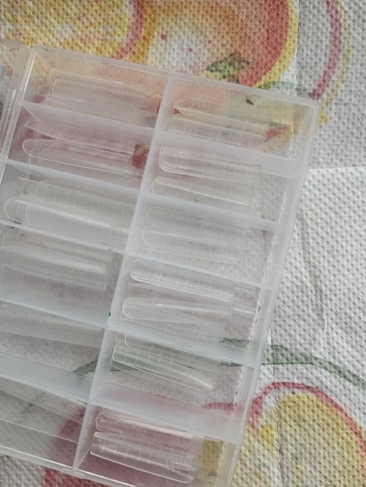 Vând chesti pentru unghii