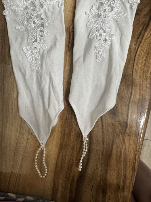 Перчатки свадебные белые