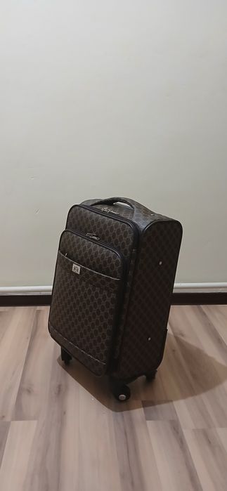 Продам чемодан продам