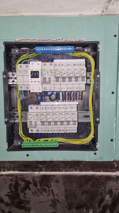 Electrician-Instalatii electrice