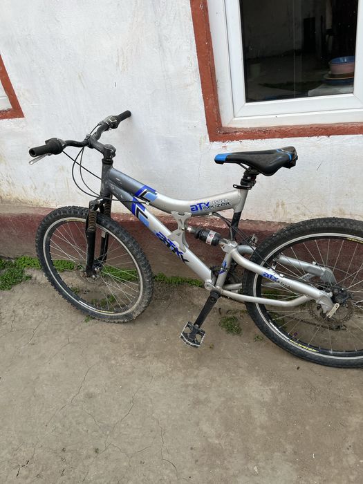 Vand bicicleta la 100 de lei