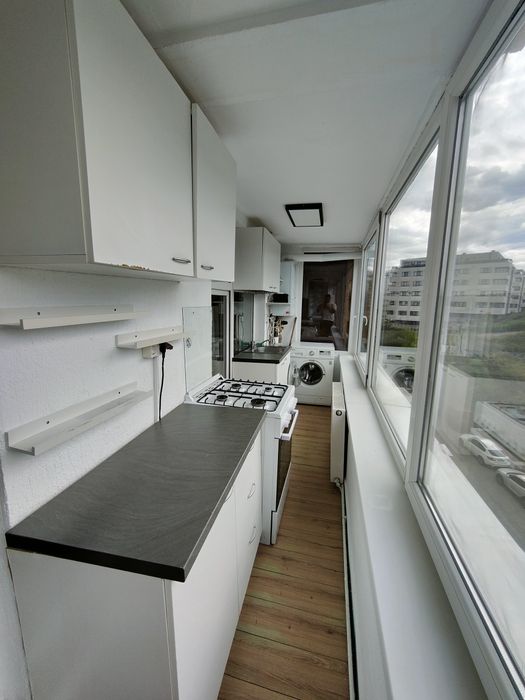 Închiriez apartament living +dormitor