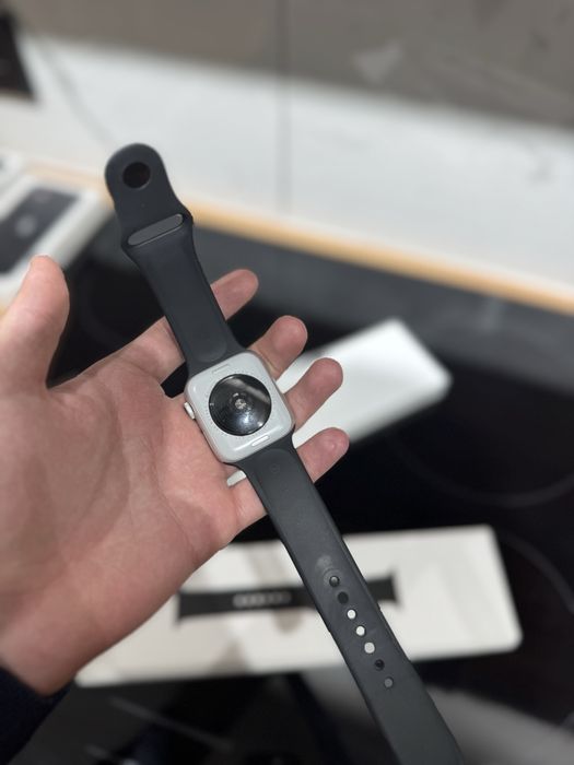 Продам Apple Watch Se2 GPS