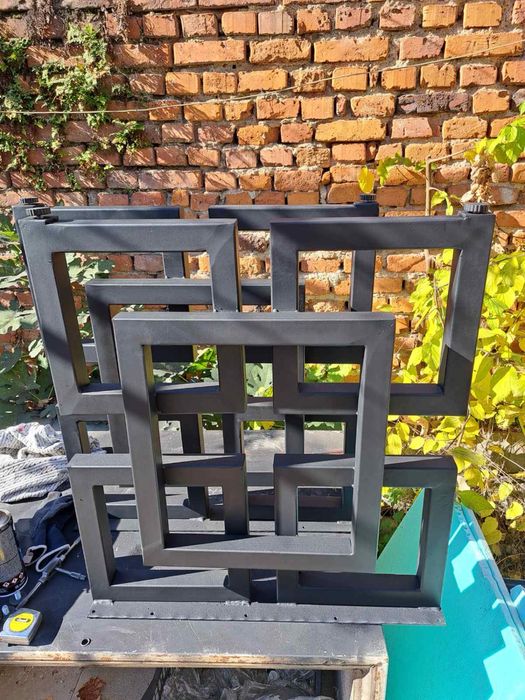 Метални крака за маси и пейки