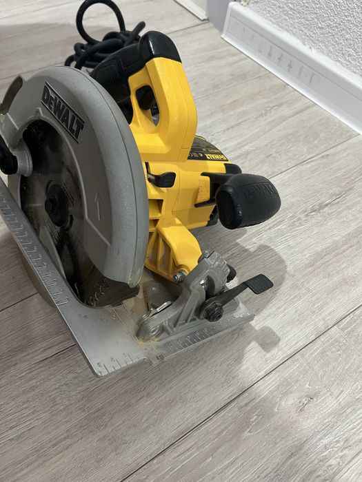 Ръчен циркуляр DEWALT DWE575-QS