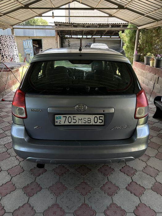 Машина Toyota Matrix