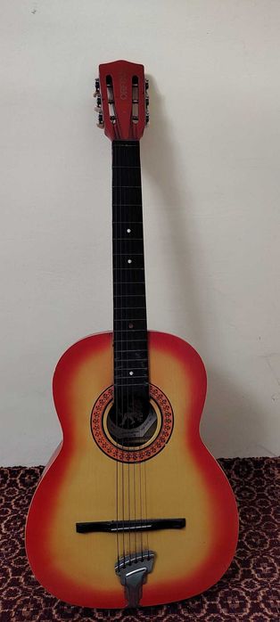 Chitară acustică ORFEUS - Excepțional de frumoasă, stare foarte bună (cu husă inclusă)