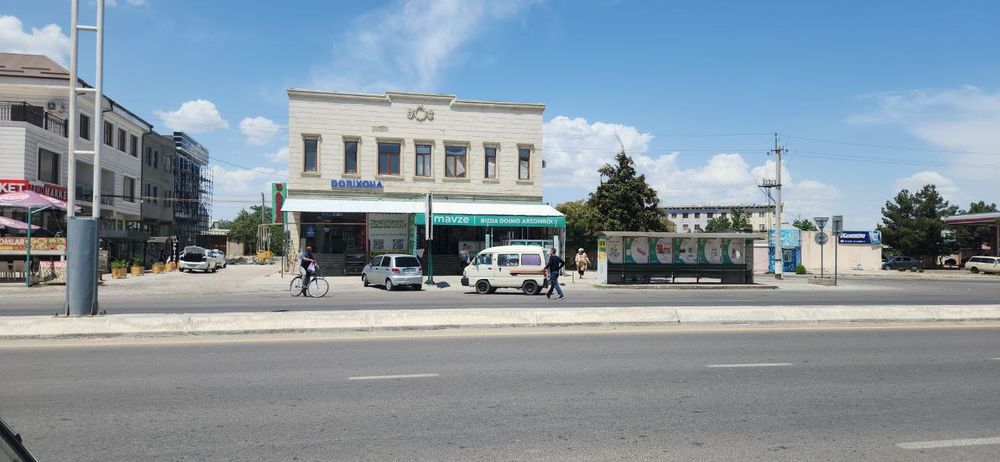 Продаётся 1 этаж и подвалный помещение 5-микрорайон