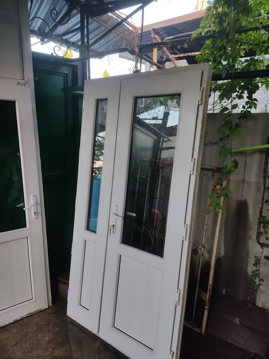 Продам двери раму пластиковые