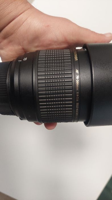 Obiectiv Tamron 70-300, montura Nikon