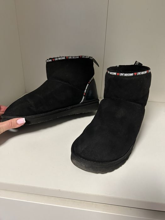 UGG Love Moschino