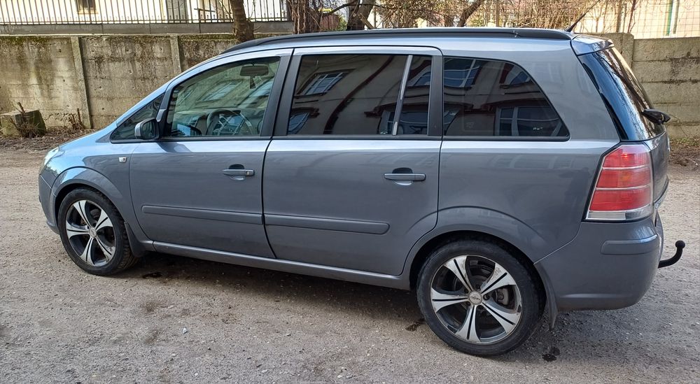 Super Ofertă - Vând Opel Zafira și remorcă