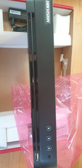 DVR HIKVISION плюс камери и монитор