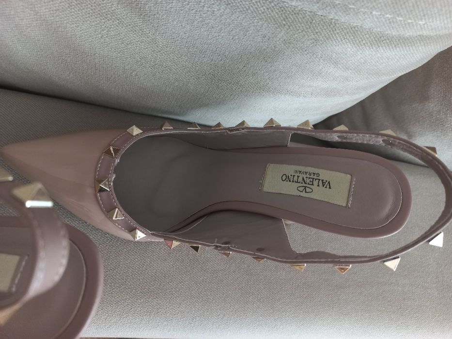 Продам новые туфли Valentino