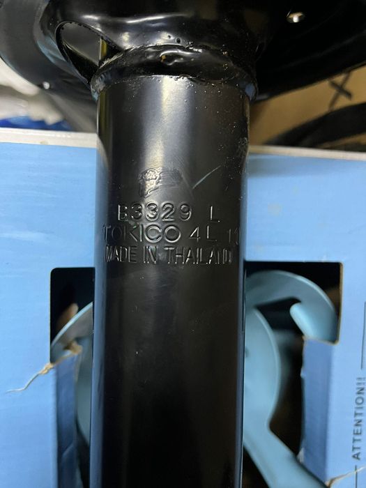 Стойка амортизатора