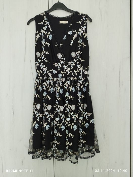 Рокля с дантела и бродерия