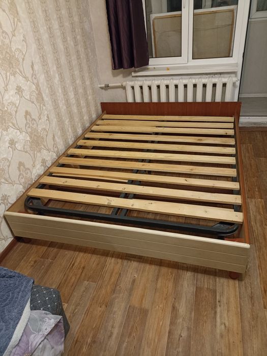Продам кровать с матрасом