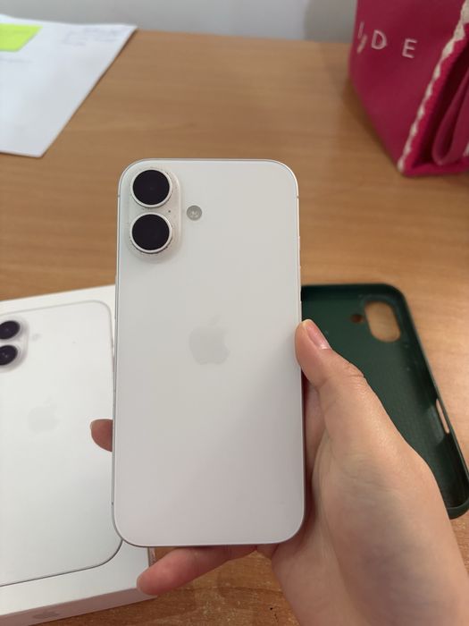 Продам Iphone 16