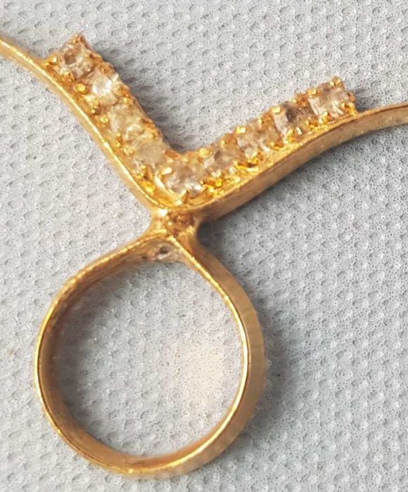 Продавам бижу колиета позлатени  перли