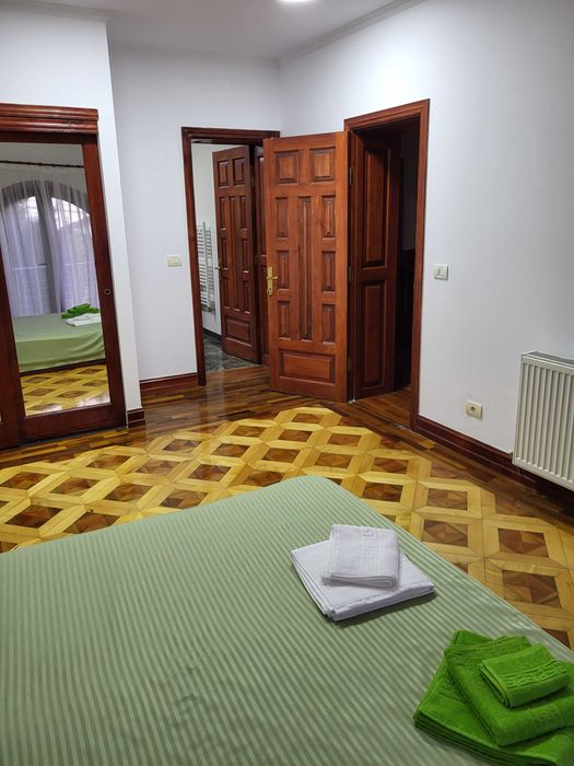 Inchiriez casa P+1+M, 7 camere 500 mp, teren 1200 mp, in Tg-Jiu