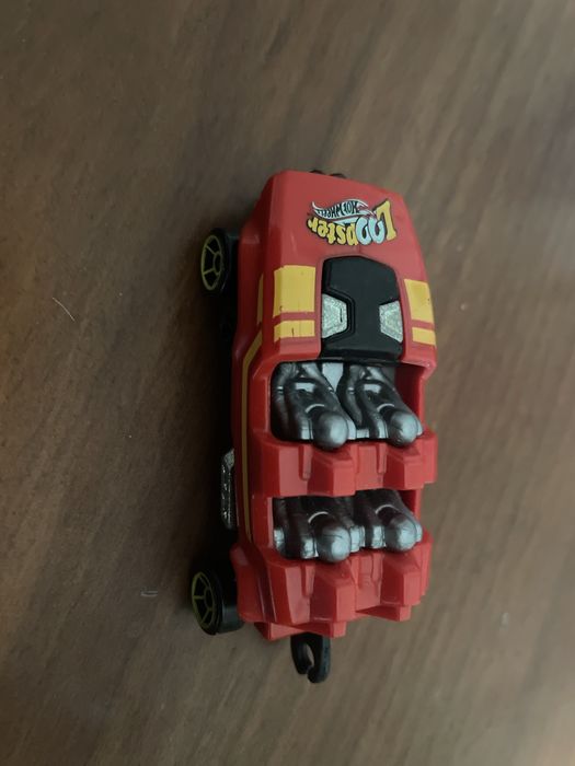 Машинка hot wheels