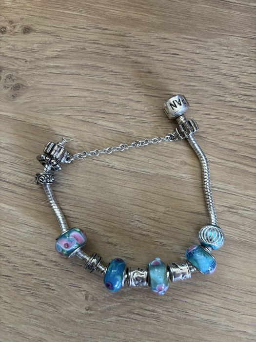 Bratara Pandora cu 10 charm-uri