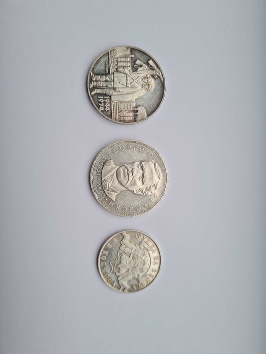 Продавам сребърни колекционни монети.