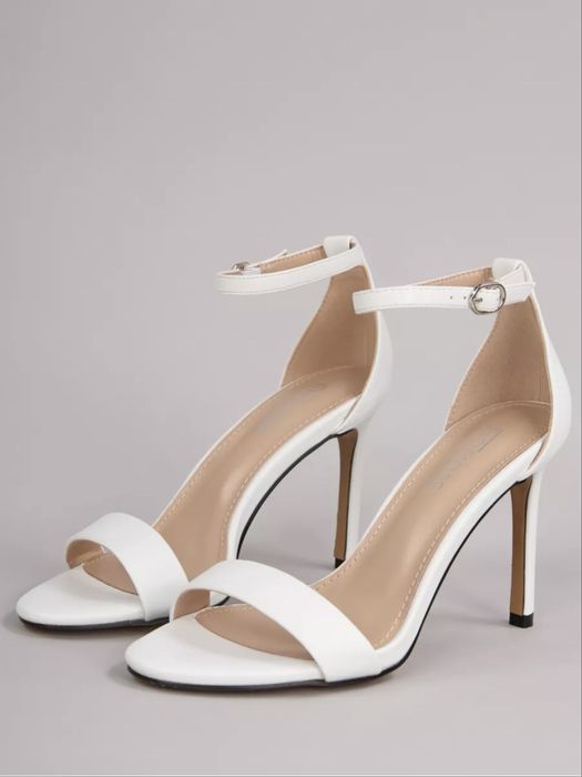 Босоножки белые женские