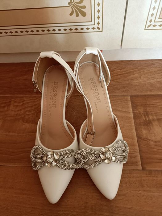 Срочно продам туфли