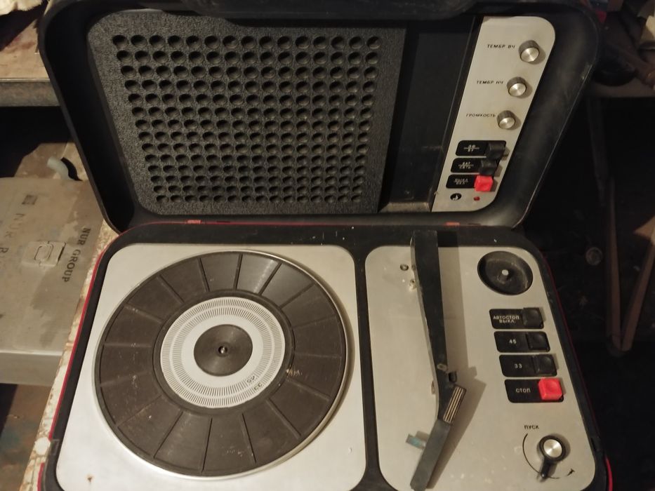 Лидер-201 виниловый проигрыватель.