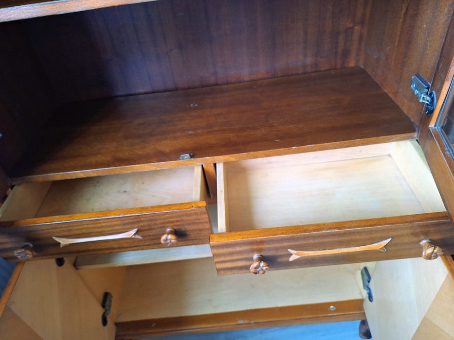 Буфет- Шкаф-витрина Румыния 1978г