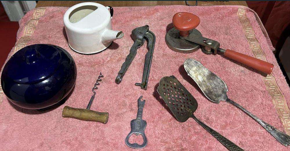 Продам советские конфетницу,утварь фарфоровый кувшин ,вазы