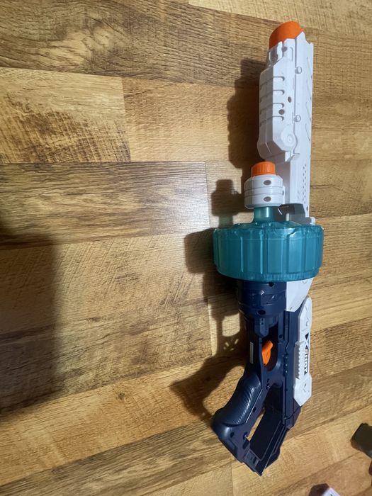 Pistol X-Shot cu tambur rotativ – stare impecabilă