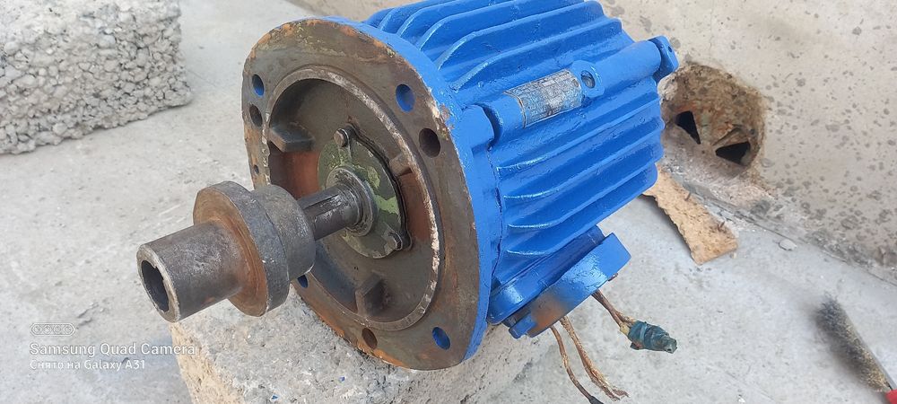 Продаю мотор двигатель асинхроный. Матор сотаман асинхрон