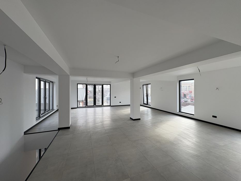 Spatiu Comercial de inchiriat  ULTRACENTRAL BAICOI P+1 si curte NOU