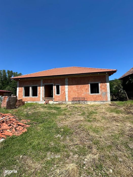 Doua case la rosu de vanzare | Nires nr. 344, comuna Mica | La doar 10