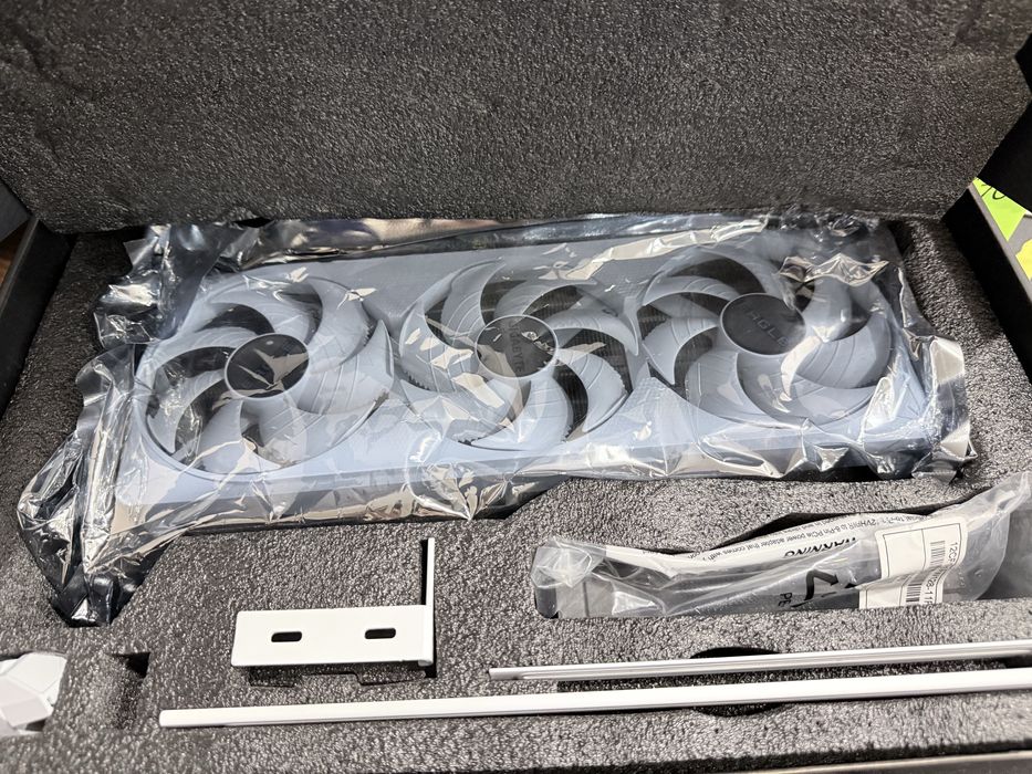 Nvidia RTX 5070ti gigabyte ice sff