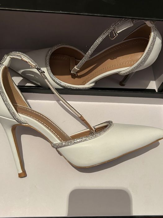 Белый каблук каблук