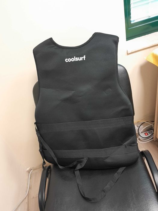Продавам жилетка за сърфиране от 75 до 105 кг
