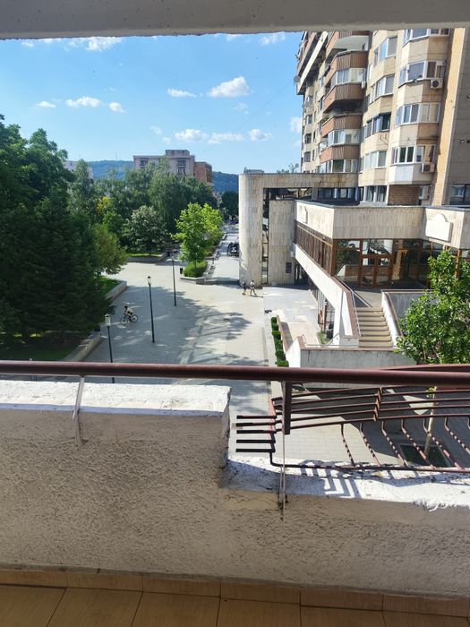 Închiriez apartament cu 3 camere Reșița centru