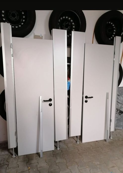 Usa toaleta sau vestiar