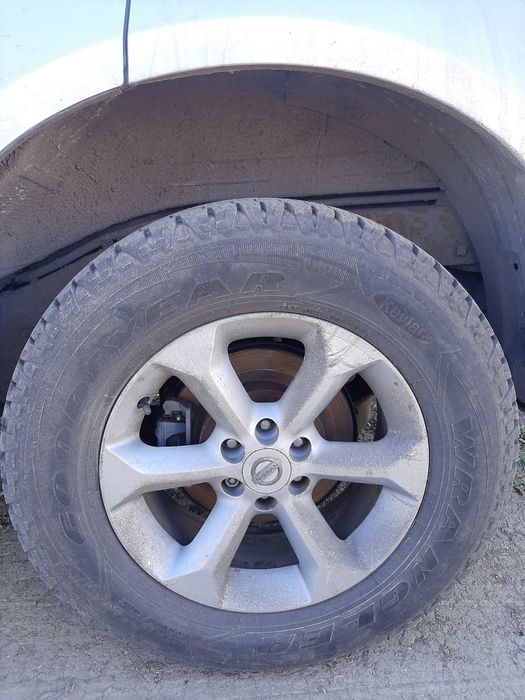 За части Nissan Pathfinder 2500 дизел автоматик нови гуми Goodyear