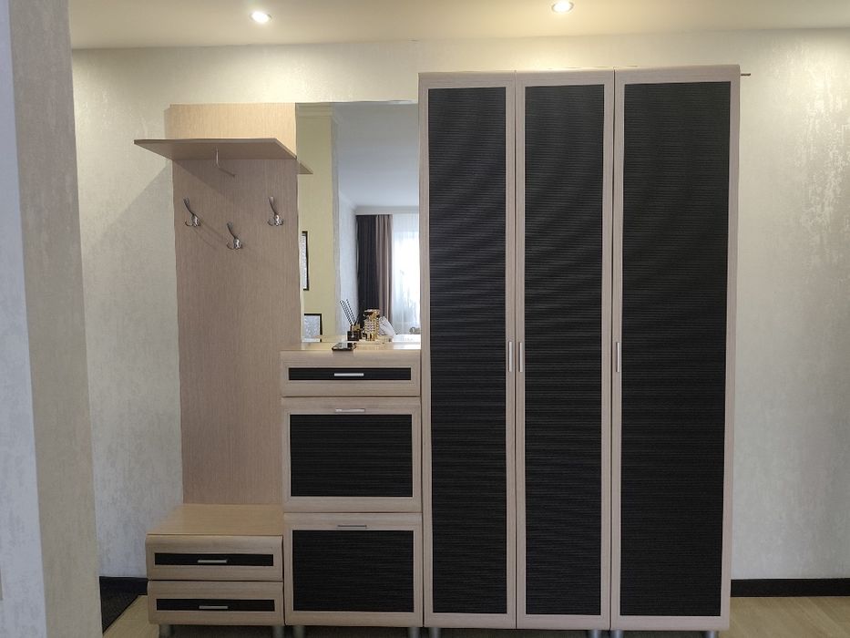 Продам шкаф в прихожую