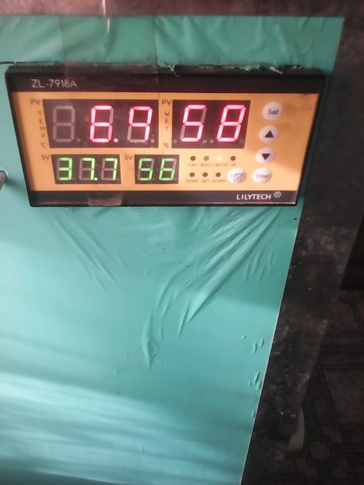 Инкубатор в хорошем состоянии.