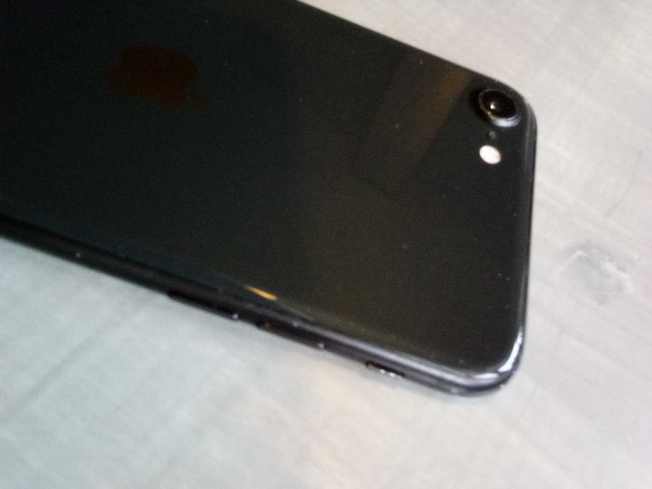 iPhone SE 64GB Midnight - батерия 100% с гарация 1,5 години