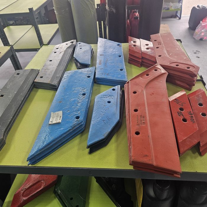 Brazdar pluguri reversibile