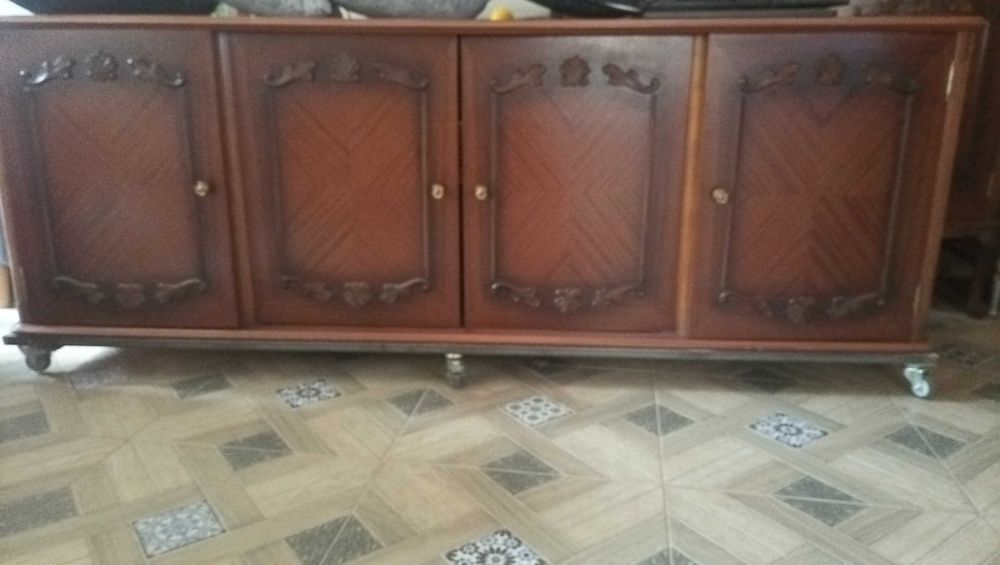 Мебели за хол и трапезария