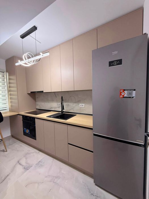 Închiriez apartament