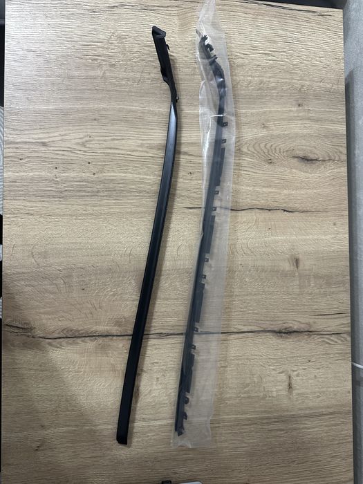 Молдинги лобового lexus is250